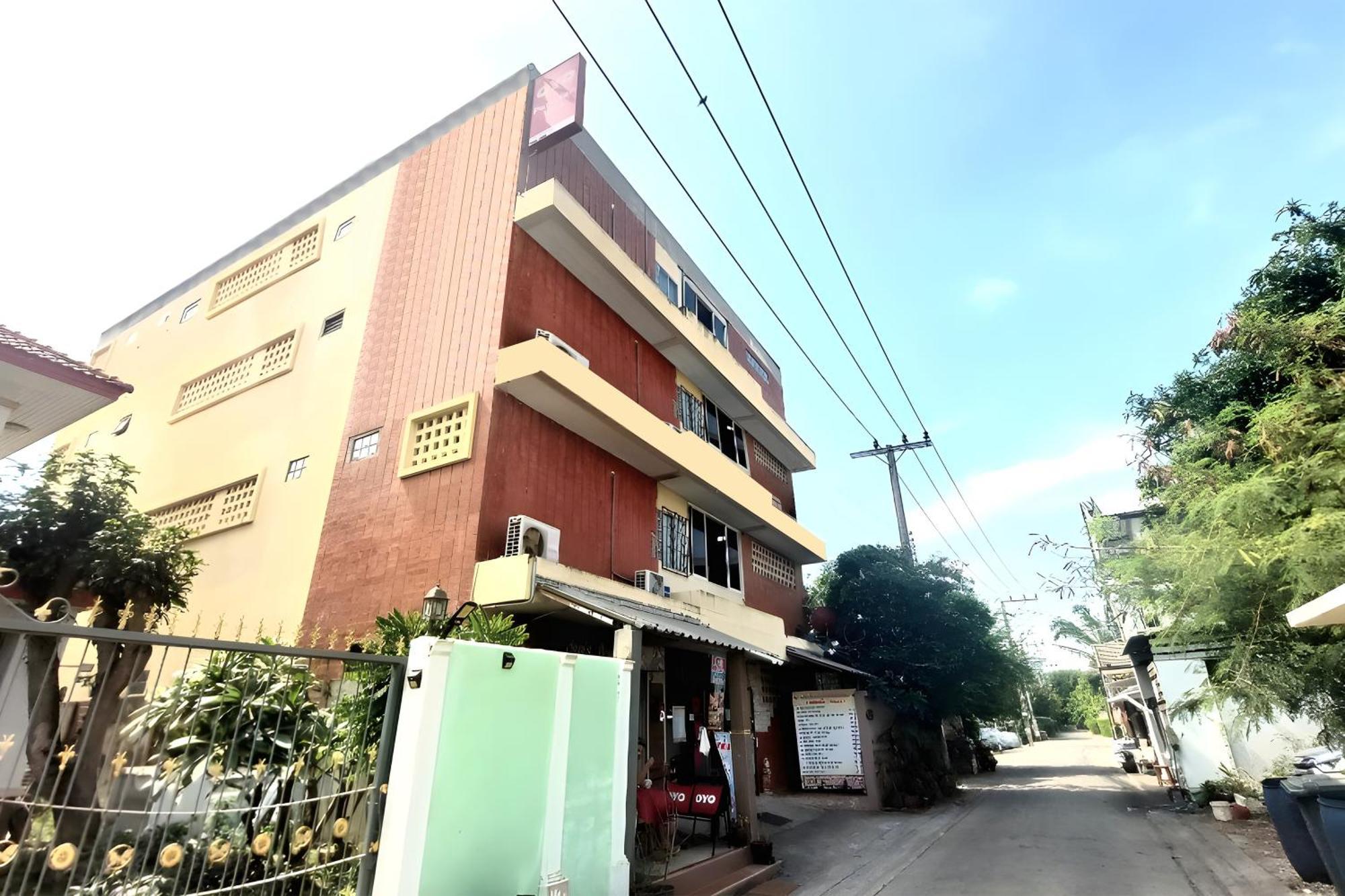 Sukhum Sukhumvit-Onnut Guest House Bangkok Exterior photo