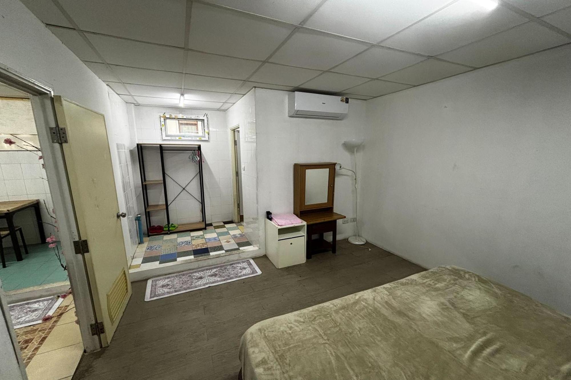 Sukhum Sukhumvit-Onnut Guest House Bangkok Exterior photo